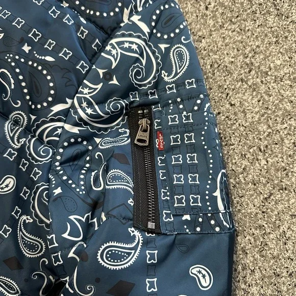 Levi's Bomber Jacket Mens M Quilted Puffer Blue Satin Bandana Paisley